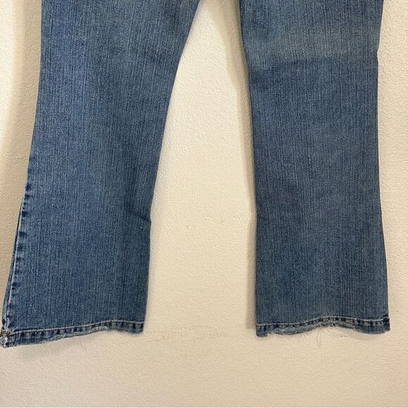 Maurices 5/6 women’s low rise flare jeans - Picture 8 of 11